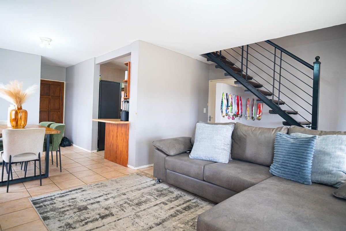 Family Home with Space in Ruimsig - Photo 3