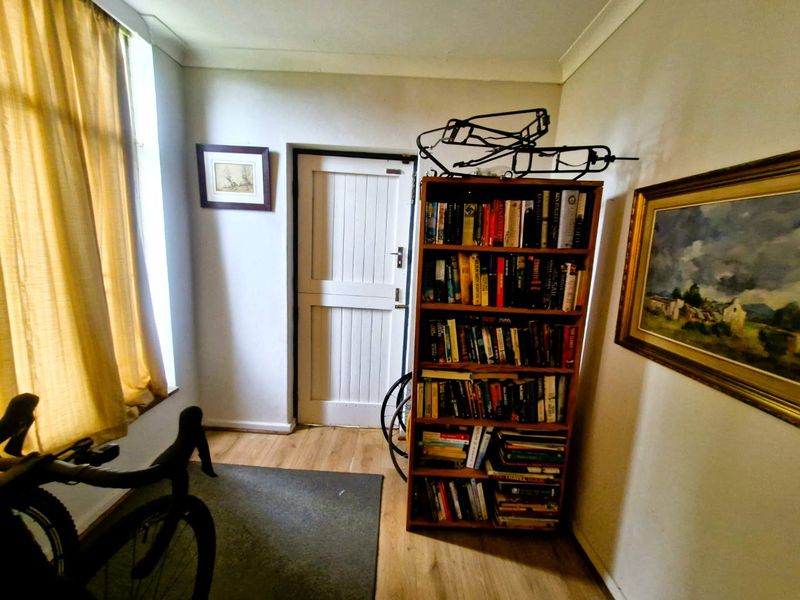 Charming Family Home in Quiet Cul-de-Sac - Photo 7