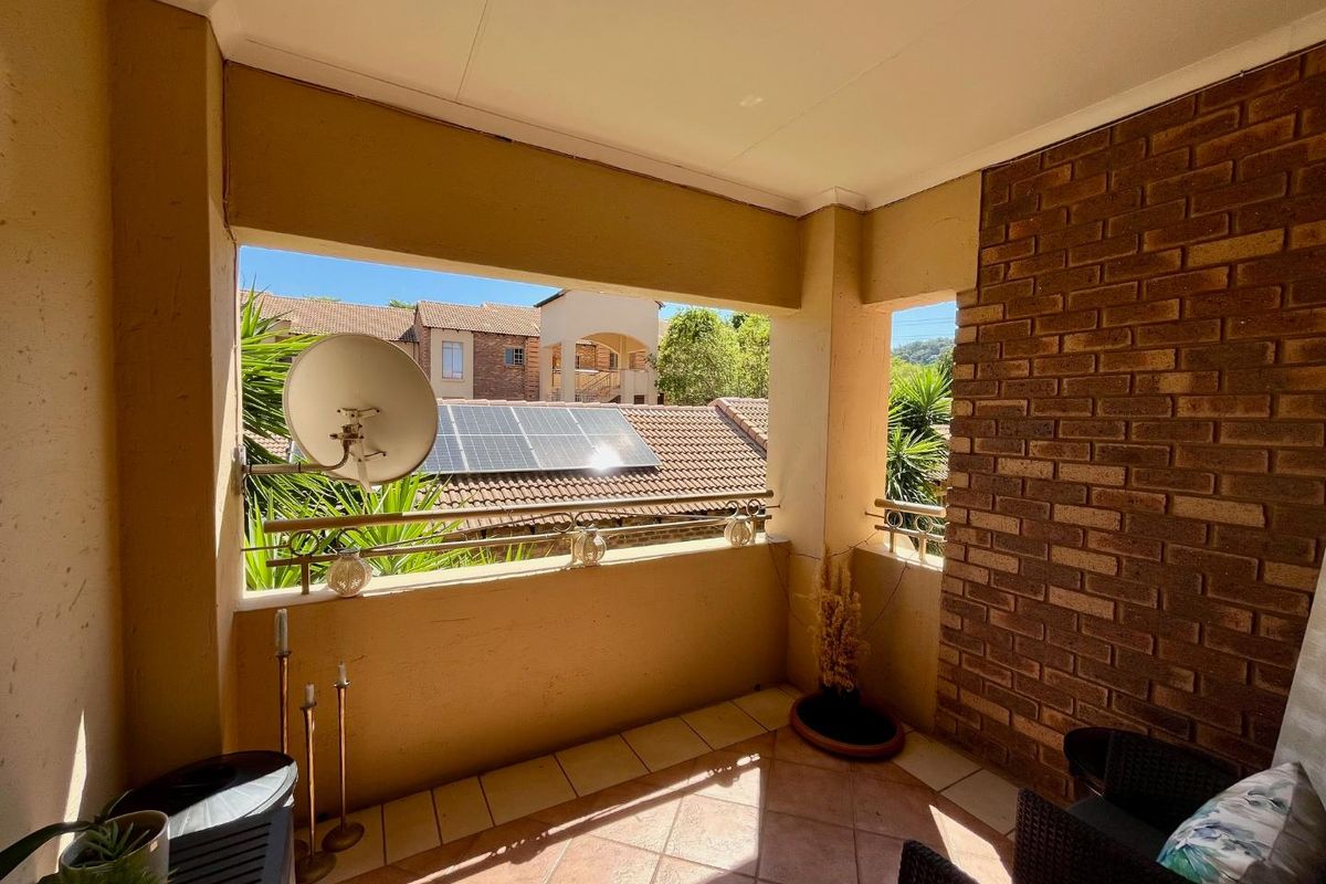 Charming Top-Stack Unit! - Photo 5