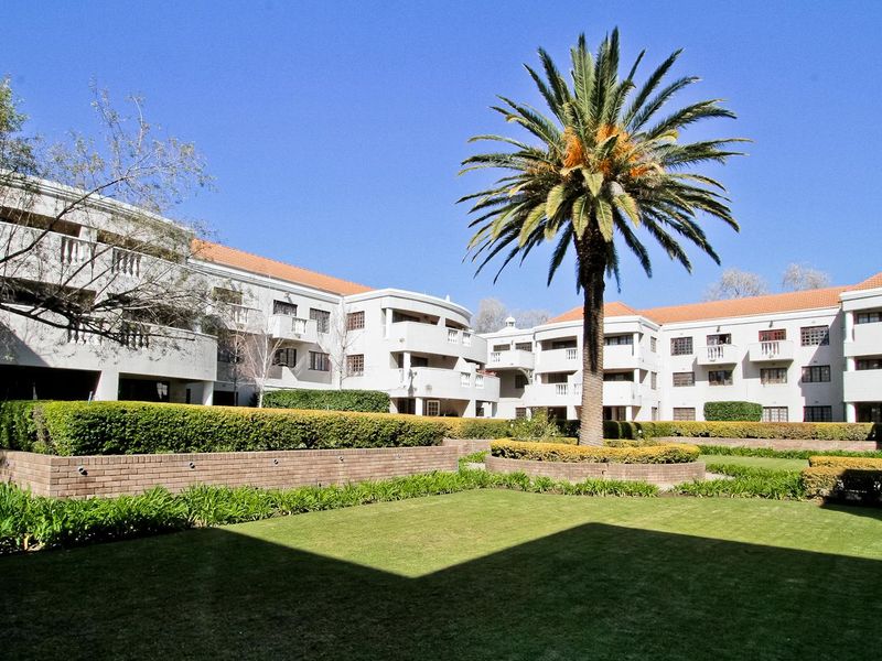 STUNNING 2 BED APARTMENT - Photo 2