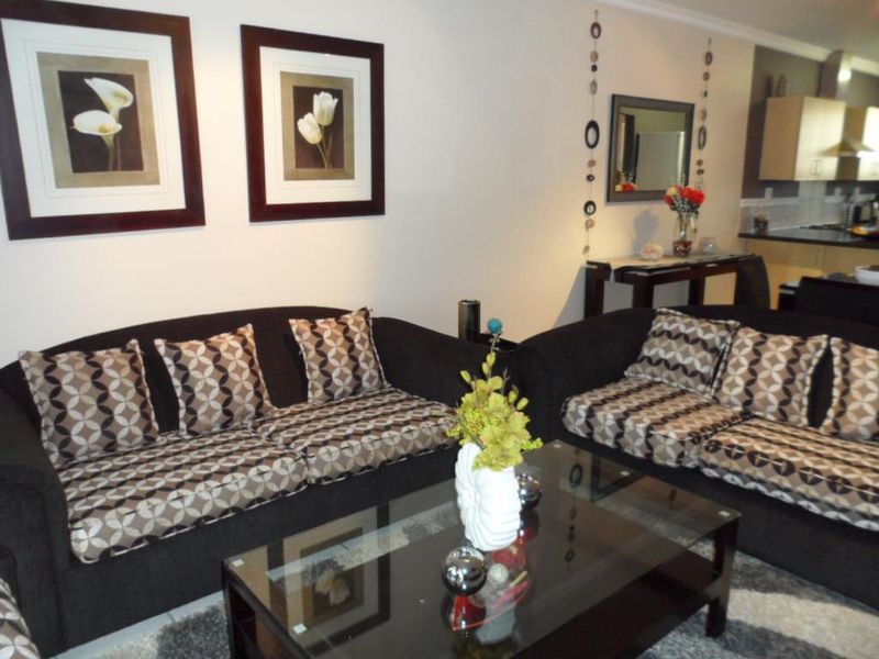 SOPHISTICATED 2 BED APARTMENT AT 77 ON GRAYSTON - Photo 5