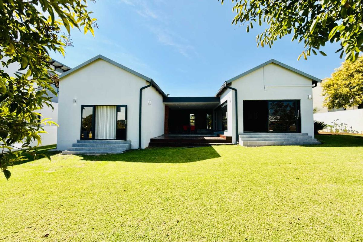 Modern Single-Level Family Home on the Green Belt in Copperleaf Golf Estate - Photo 2