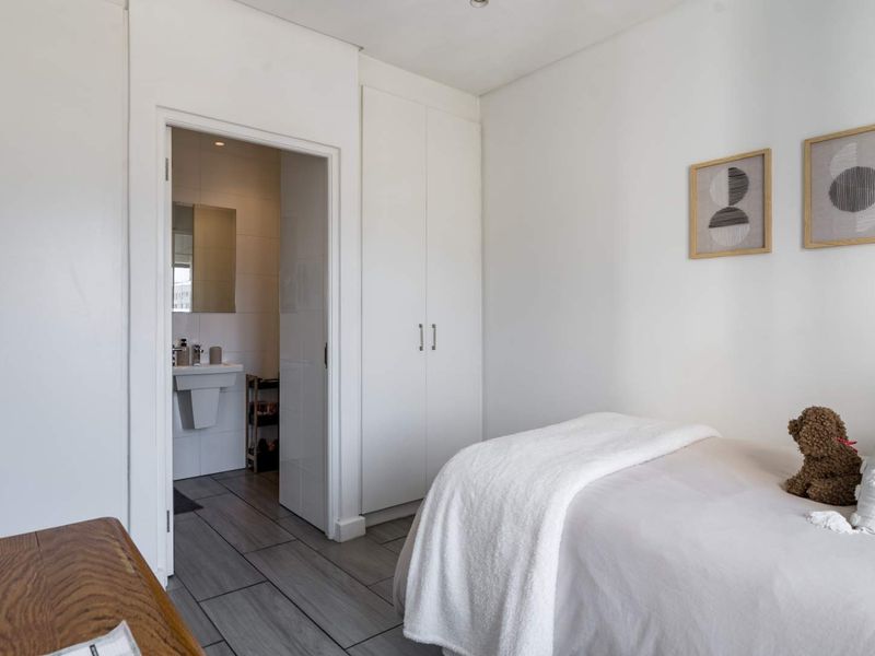 Big Modern 2 Bed 2 Bath 2 Parking -  Living in the Heart of Stellenbosch - Photo 8