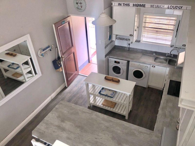 Coastal living 3 bedroom - Photo 5