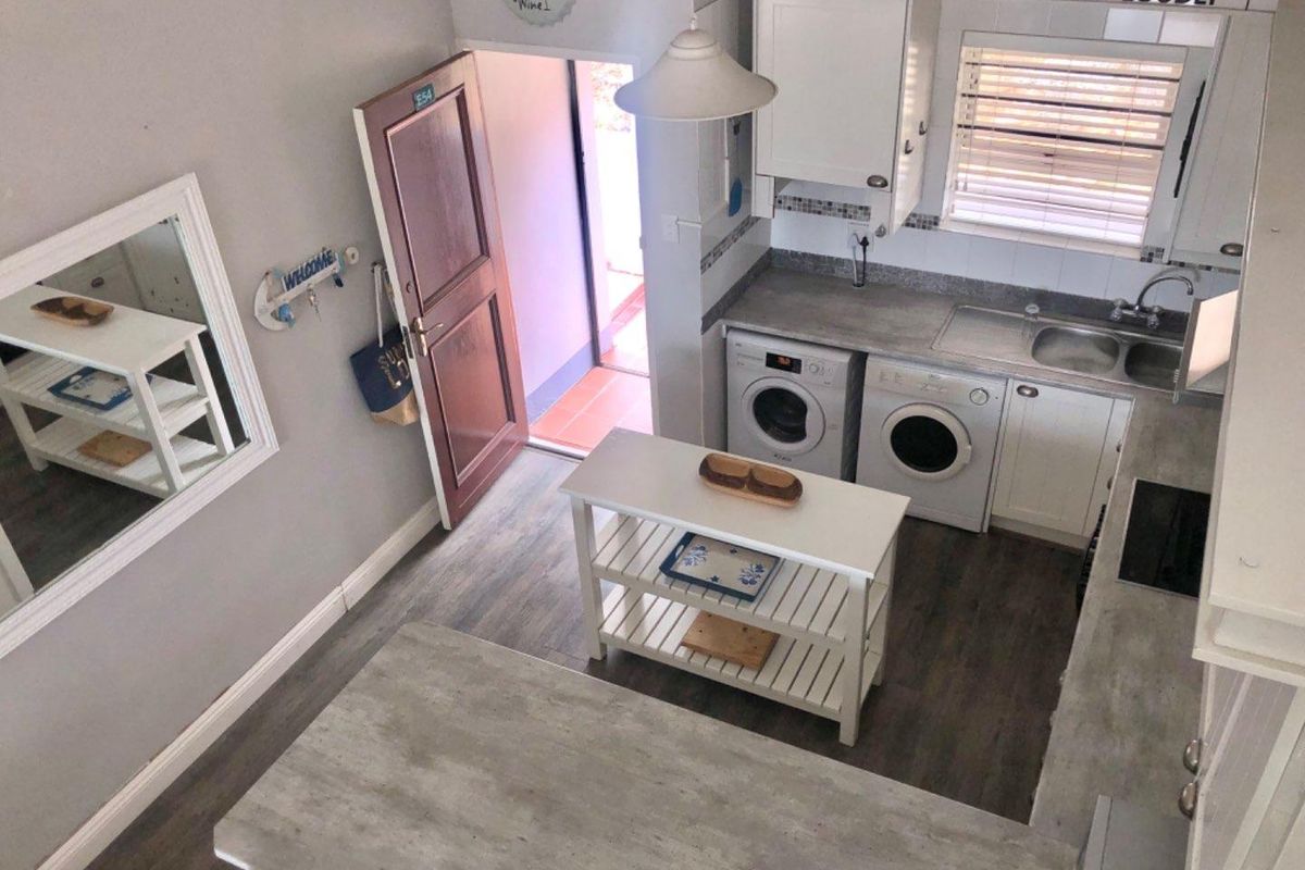 Coastal living 3 bedroom - Photo 5