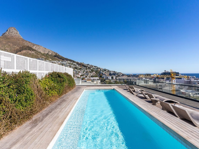 Premium Sea Point apartment | Rooftop pool + Gym - Photo 9