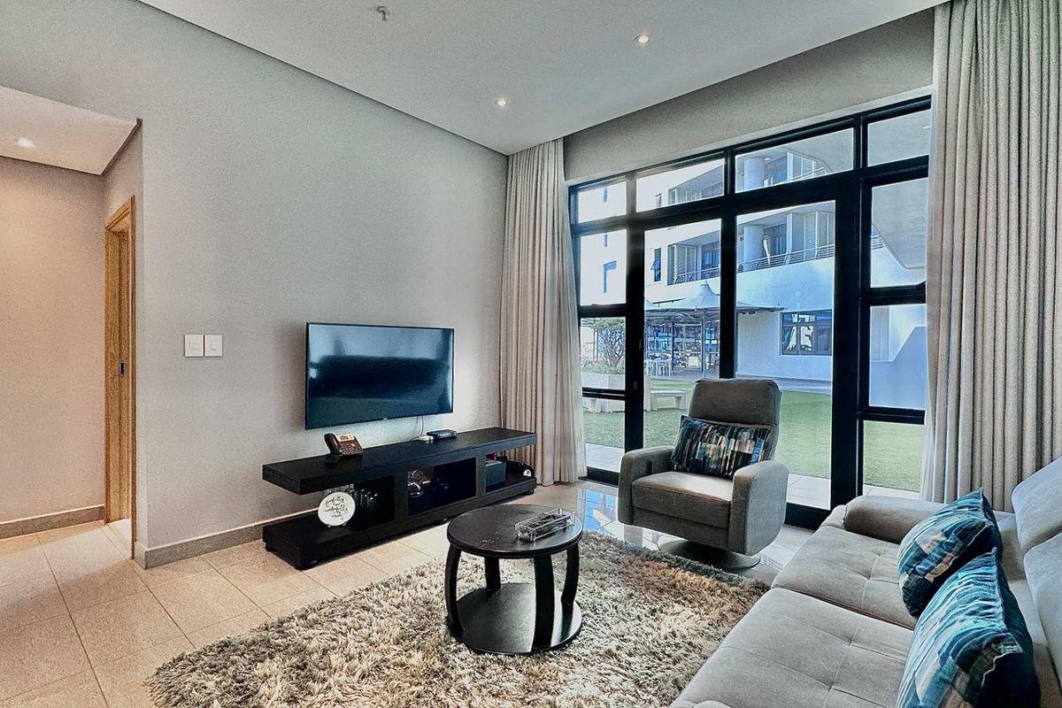 2 BEDROOM | 2 BATHROOM APARTMENT - Photo 2