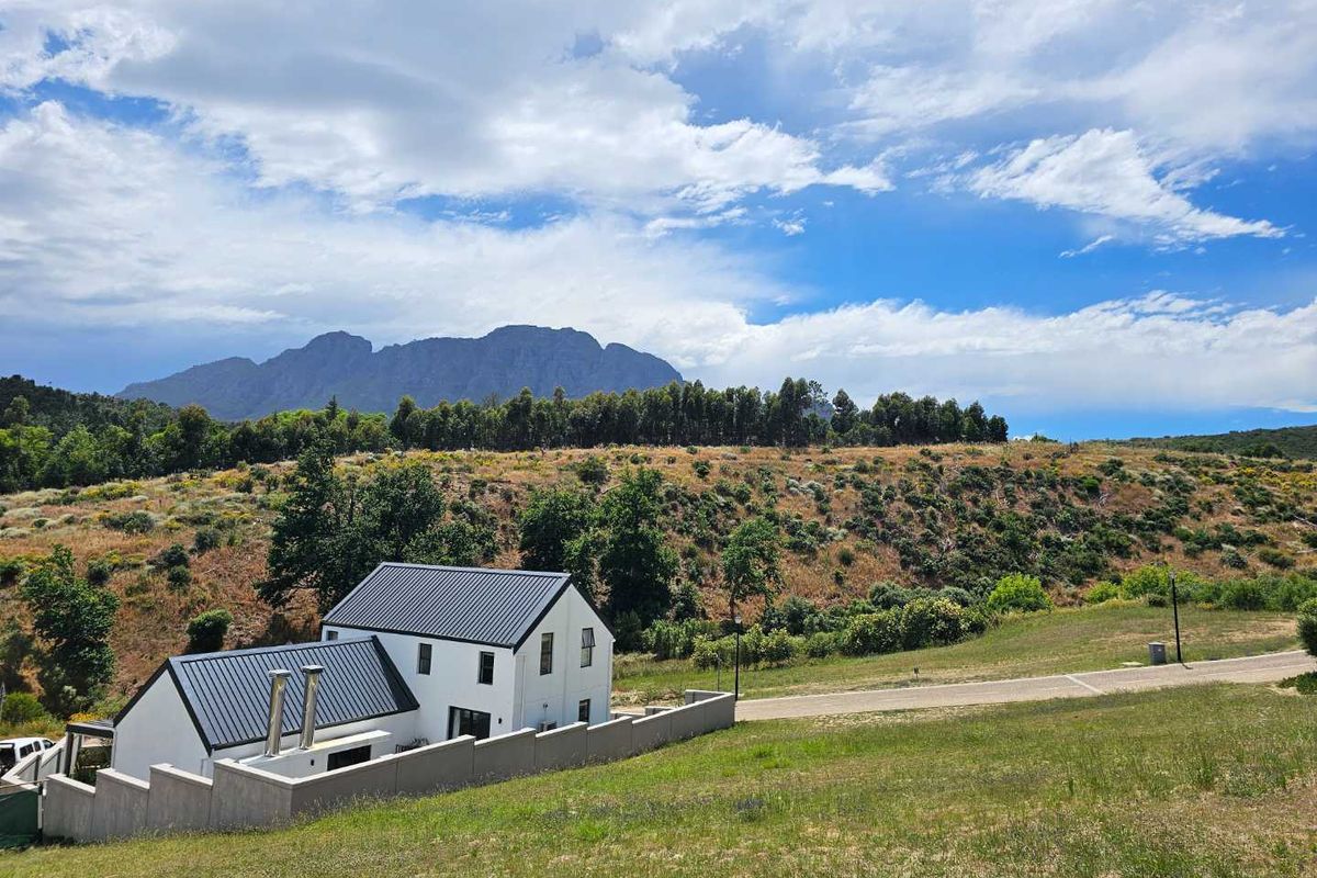 No Transfer Duty! Come and just move in! La Roche Secure Estate situated adjacent to Helshoogte , between Stellenbosch and Franschhoek - Photo 5