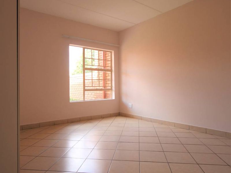 Load-Shedding Free Living - The Ideal Lock-Up-and-Go Home! - Photo 8