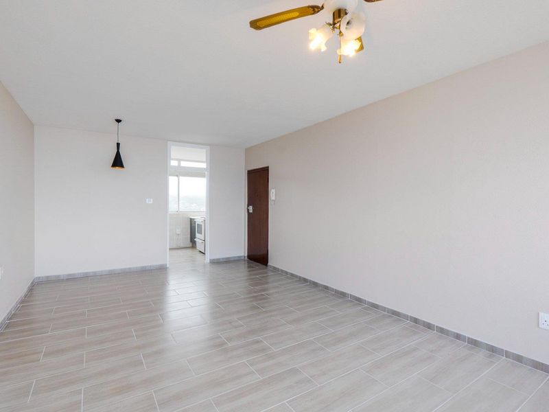 Modern unit on Beach Road - Photo 4