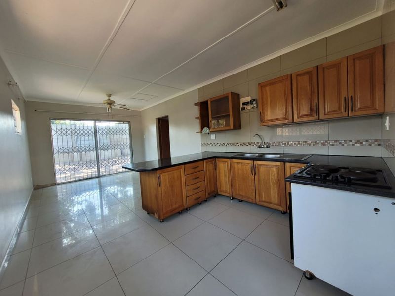 Cozy 1-Bedroom Rental in Veld En Vlei, Richards Bay - Small Dogs are welcome ! - Photo 2