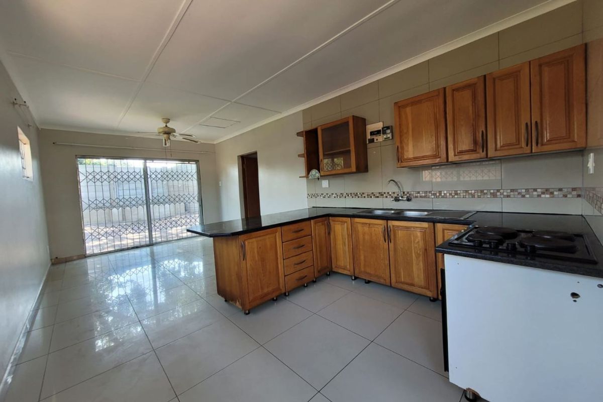 Cozy 1-Bedroom Rental in Veld En Vlei, Richards Bay - Small Dogs are welcome ! - Photo 2