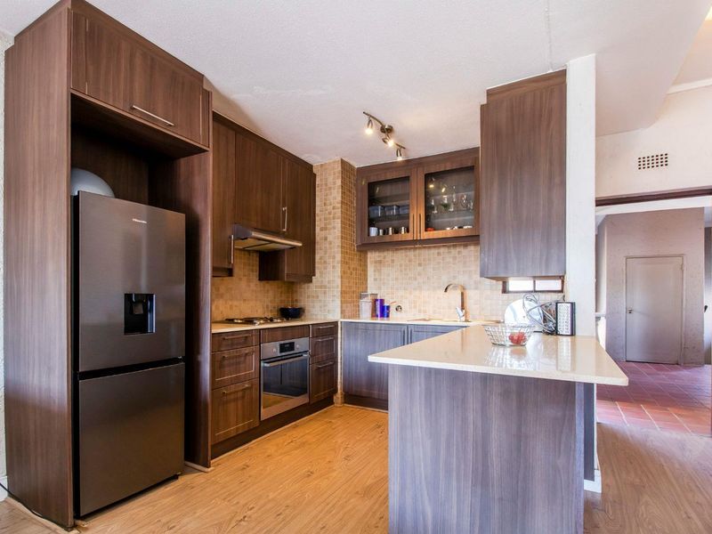 BRILLIANTLY PRICED 2 BED APARTMENT - Photo 8