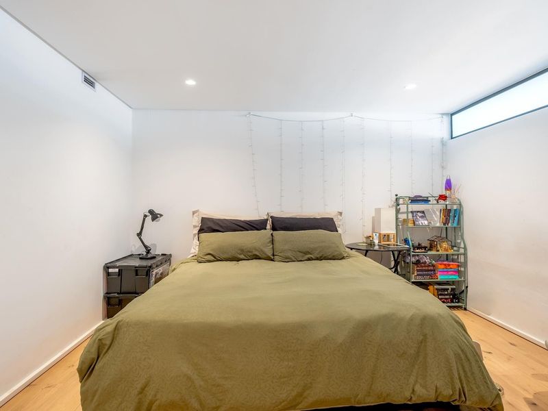 Top-Floor Spectacular Unit With Table Mountain View - Photo 10