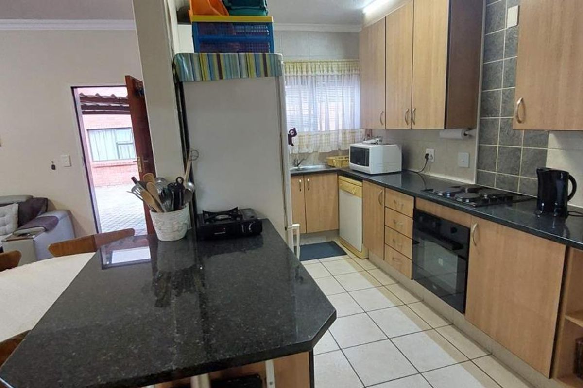 Ground-floor comfort with room for pets and family - Photo 4