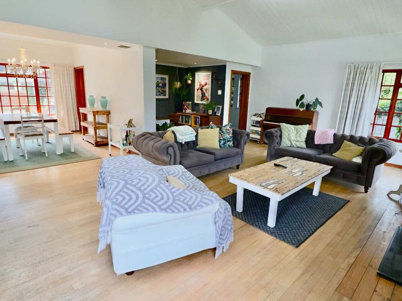 UNFURNISHED house with separate cottage - Photo 2