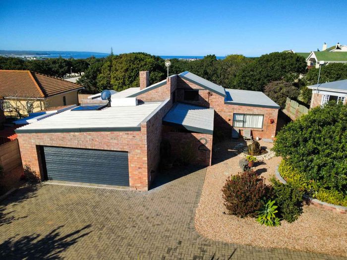 Property #2502323, House For Sale in Still Bay West