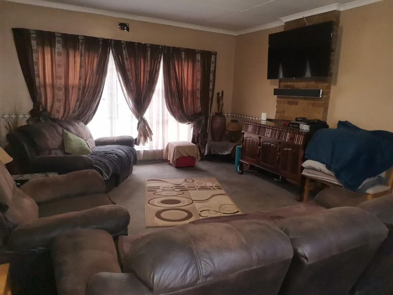 3 Bedroom House For Sale in Vanderbijlpark SE 6 - Photo 5