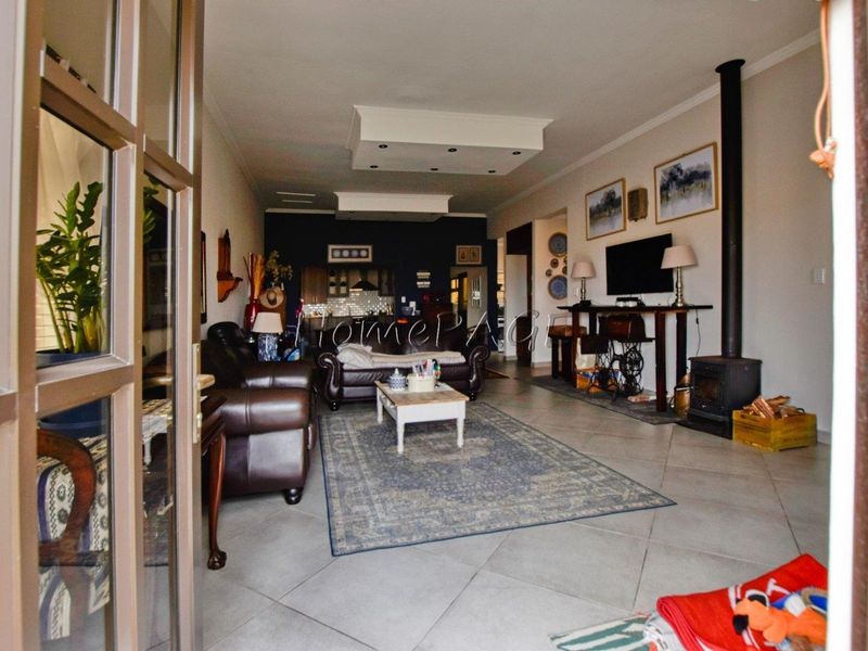 Ext 22, Swakopmund:  3 Bedr home with Flat is for Sale - Photo 2