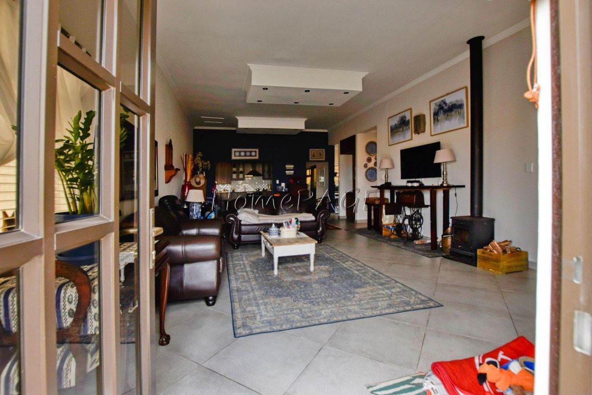 Ext 22, Swakopmund:  3 Bedr home with Flat is for Sale - Photo 2
