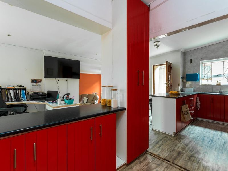 The Perfect Blend of Style and Comfort Today - Photo 9