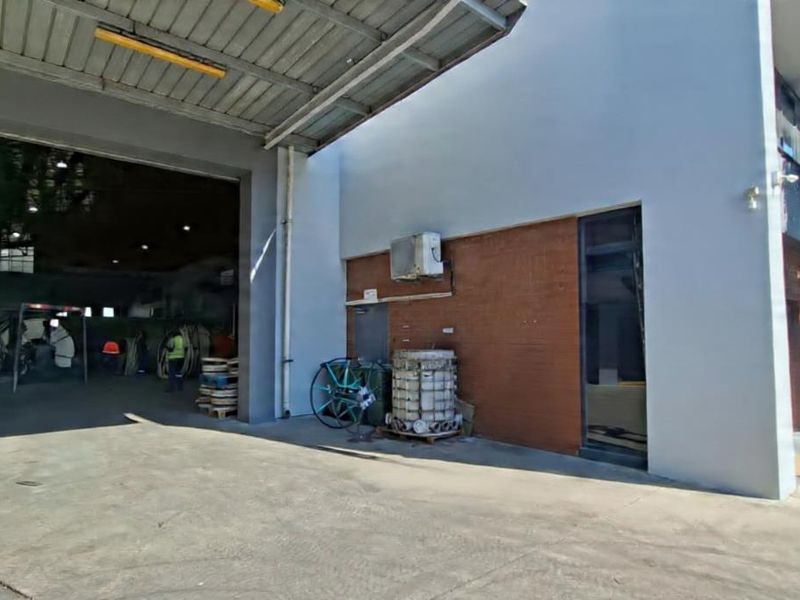 Prime 1,671m2 Warehouse To Let | Riverhorse Valley - Photo 2