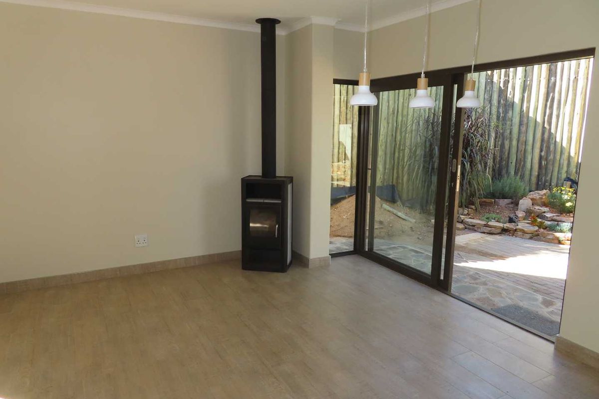 Lovely family home in quiet street with garden and pool - Photo 4