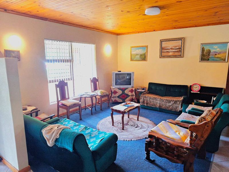 Rare find in Kleinmond Avenues - Photo 5