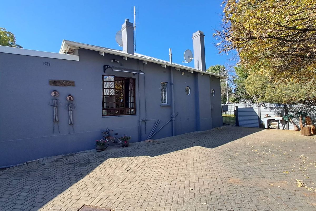 A home with endless potential in Westdene, Bloemfontein - Photo 4