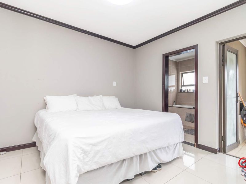 Luxury Apartment with Tenant in Prime Location - Photo 8