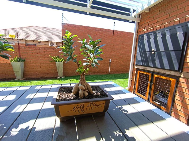 Sunlit Serenity with Solar, Space and Security - Photo 2