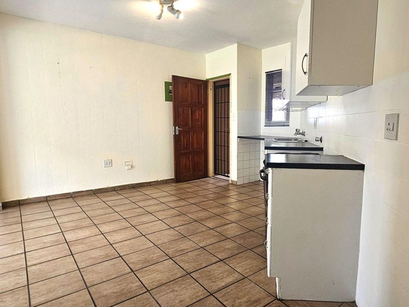 Exquisite Charm for First-Time Buyers & Investors - Photo 8