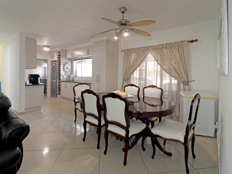 Beautiful Family Home with Separate 2-Bedroom Flatlet in a Prime Area - Photo 7