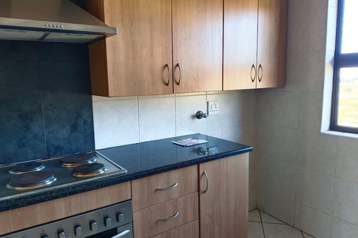 Modern upstairs unit - Photo 4