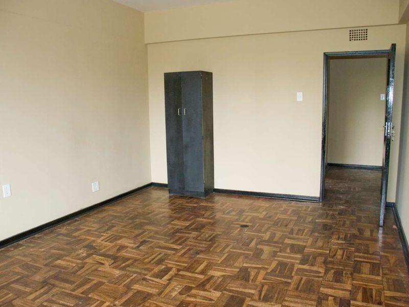 Ideal Spot: Close to Schools & Public Transport - Photo 5