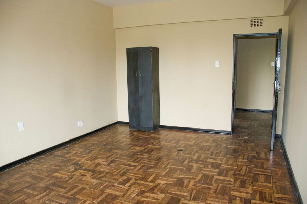 Ideal Spot: Close to Schools & Public Transport - Photo 5