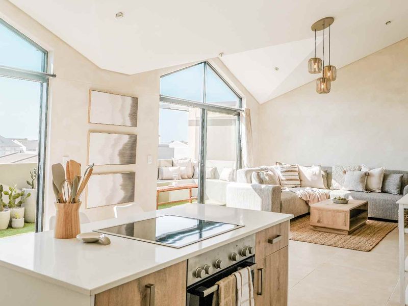 Invest in Swakopmund: Fully Furnished 2-Bed Apartment with High ROI - Photo 3