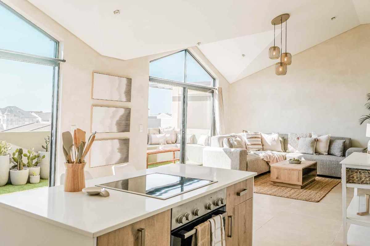 Invest in Swakopmund: Fully Furnished 2-Bed Apartment with High ROI - Photo 3