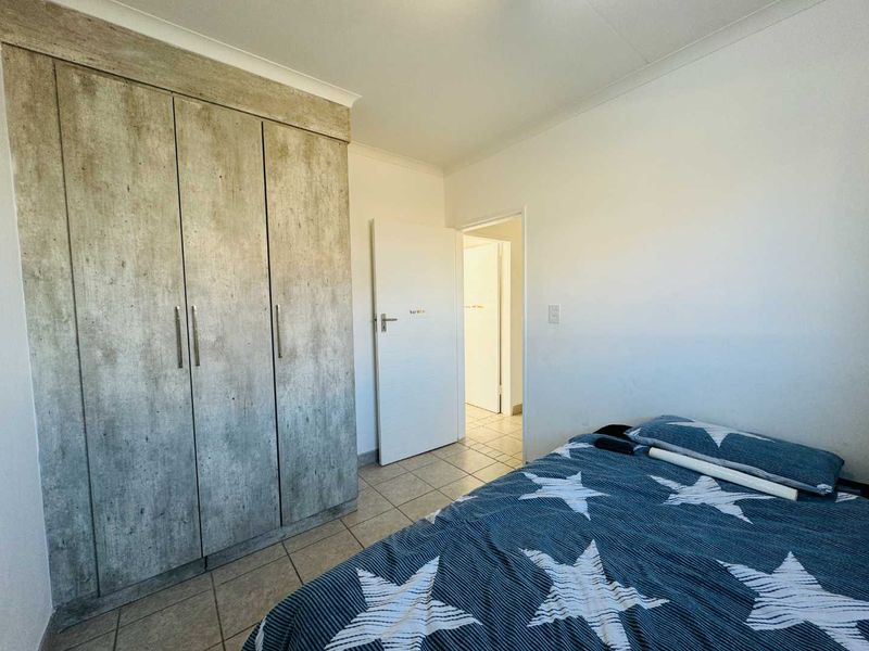 Modern 4-Bedroom Townhouse in Sagewood—Garden Oasis Awaits - Photo 7