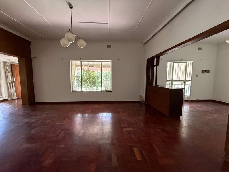 3 Bed House with Batchelor flat - Photo 4
