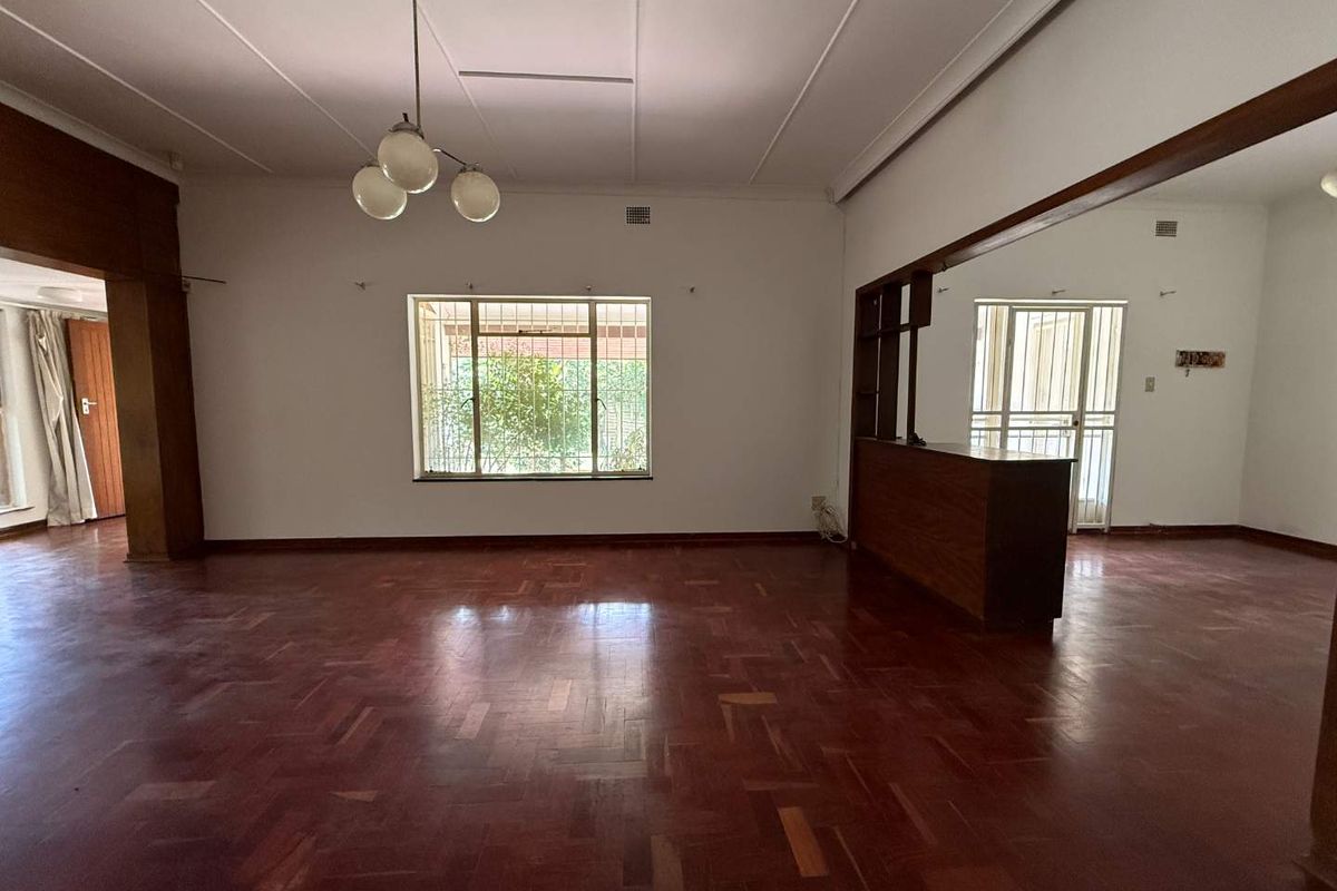3 Bed House with Batchelor flat - Photo 4