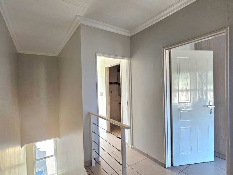 Modern 2-Bedroom Duplex for Rent in Secure Windhoek Complex - Photo 9