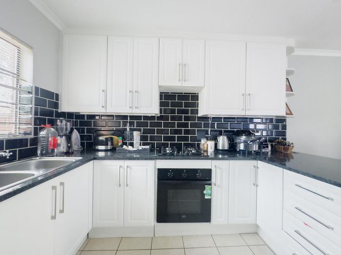 Property #2552692, Townhouse For Sale in Equestria