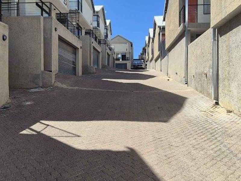 SOLE MANDATE TOWNHOUSE IN AUASBLICK FOR SALE - Photo 3