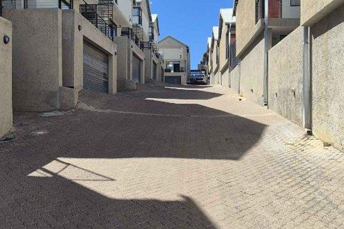 SOLE MANDATE TOWNHOUSE IN AUASBLICK FOR SALE - Photo 3