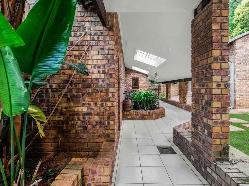 6 Bedroom Family Home For Sale In Bryanston - Photo 5