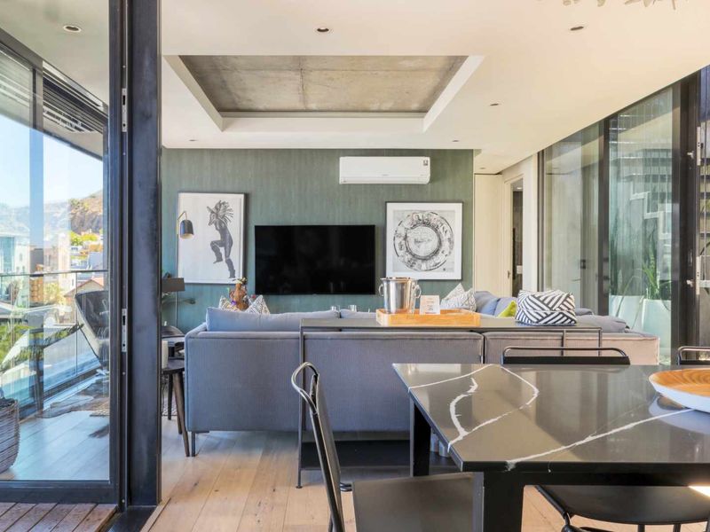 LUXURY PENTHOUSE: PRIVATE ROOFTOP POOL TERRACE & PANORAMIC TABLE MOUNTAIN VIEWS - Photo 10