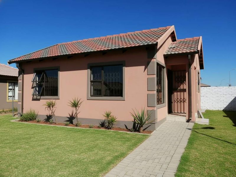 NEW DEVELOPMENT, ALL COSTS INCLUDED, FULL TITLE STANDS. NO DEPOSITS / 100% BONDS (dependent on client profile) - Photo 4