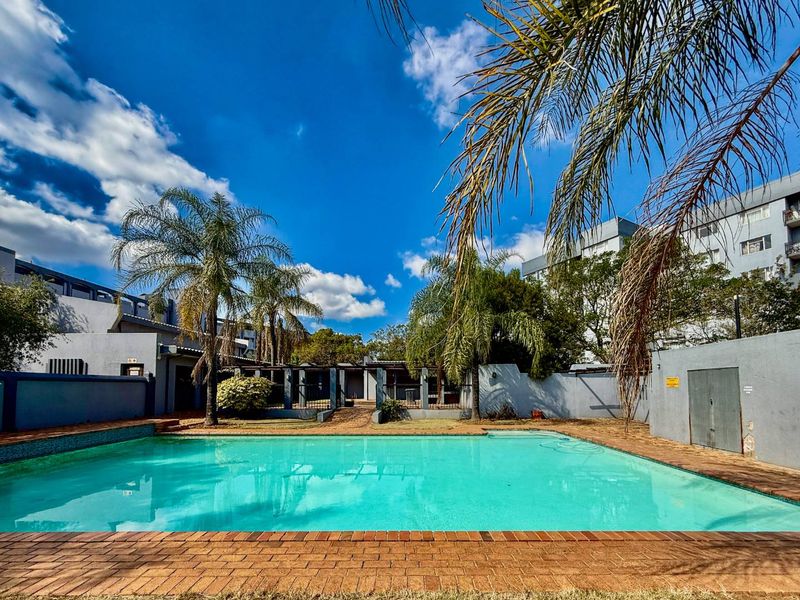 Modern 2-Bedroom Apartment in Menlyn Place | Prime Location & Investor Appeal - Photo 4