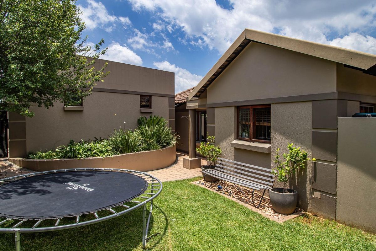 3 Bedroom, 2 Bathroom Home in Secure Complex - Photo 3